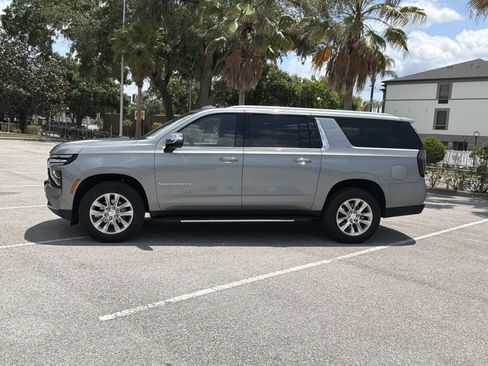 Used 2025 Chevrolet Suburban Premier RWD image 7