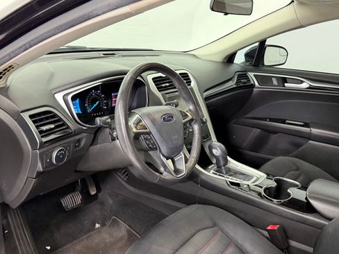 Used 2014 Ford Fusion SE image 4