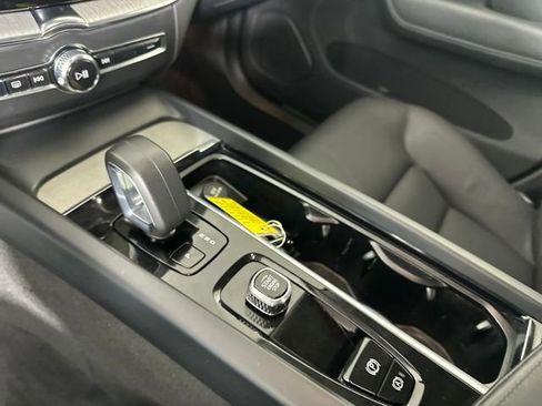 Used 2025 Volvo XC60 B5 Plus w/ Protection Package Premier image 20