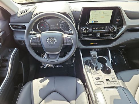 Certified 2025 Toyota Highlander XLE AWD/4WD image 28