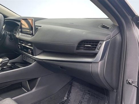 Used 2025 Nissan Rogue SV image 16