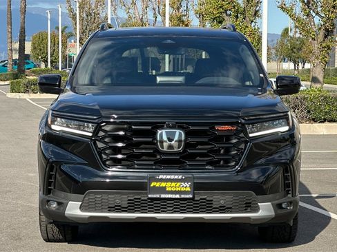 Used 2025 Honda Pilot TrailSport image 9