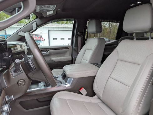Used 2023 GMC Sierra 1500 SLT w/ SLT Premium Package AWD/4WD image 11