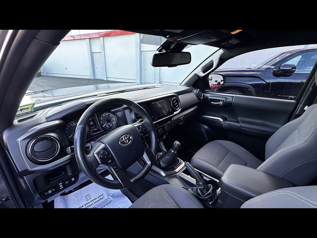 Certified 2019 Toyota Tacoma TRD Off-Road AWD/4WD image 23