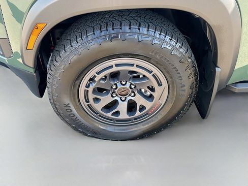 Used 2025 Nissan Frontier Pro-X RWD image 24