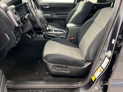 Used 2023 Toyota Tacoma TRD Off-Road image 19