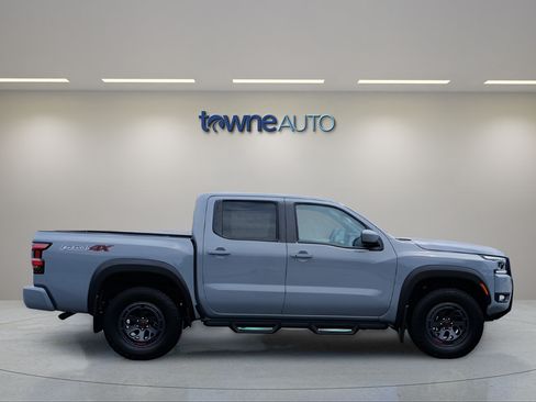 Used 2025 Nissan Frontier PRO-4X AWD/4WD image 6