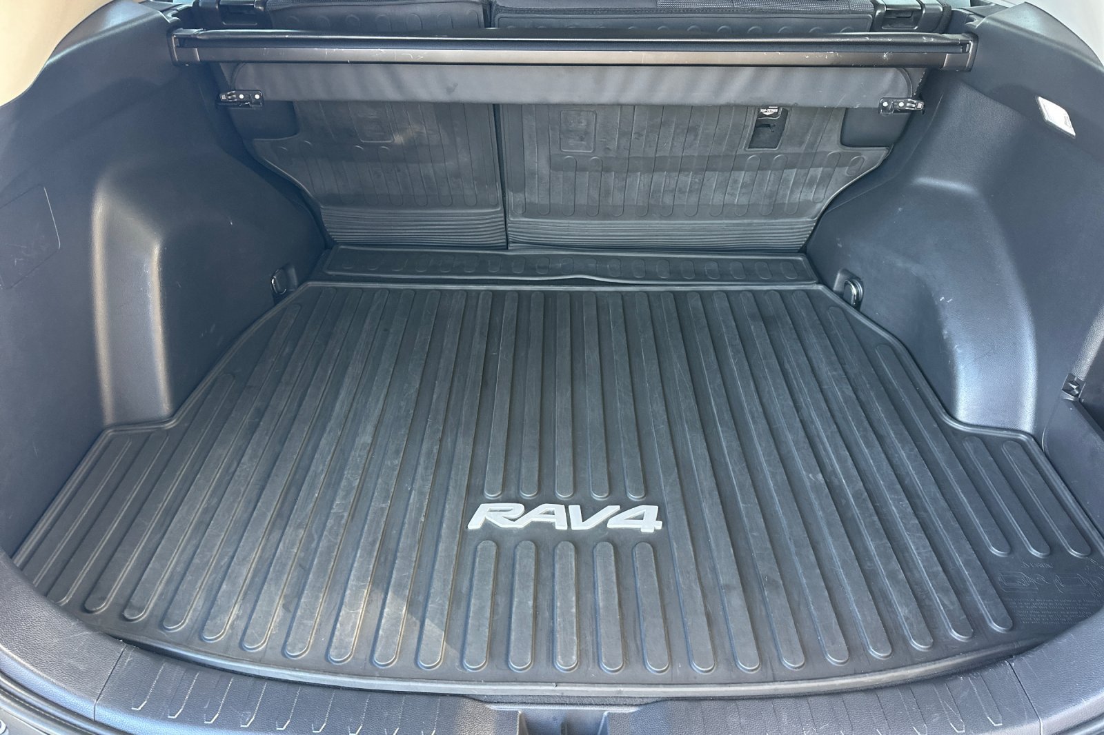 Used 2021 Toyota RAV4 LE FWD image 15