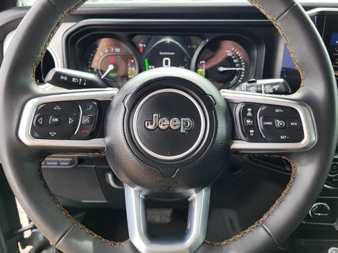 Used 2024 Jeep Wrangler Unlimited Sahara AWD/4WD image 18