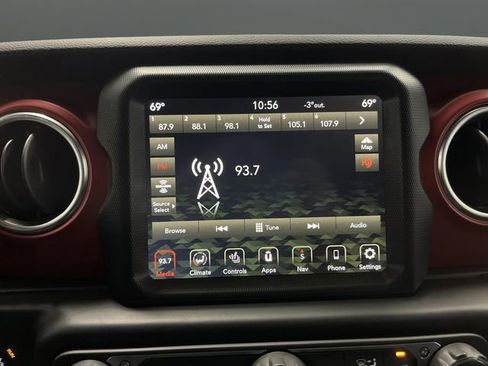 Used 2023 Jeep Gladiator Rubicon w/ Cold Weather Group image 18