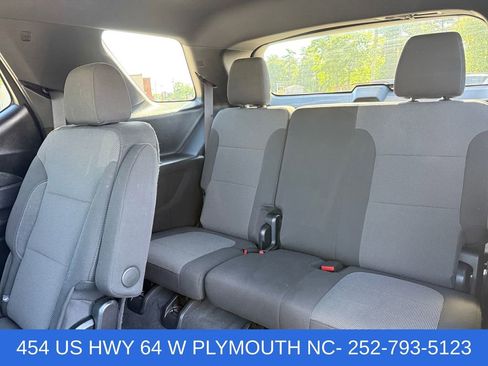 Used 2023 Chevrolet Traverse LT FWD image 21