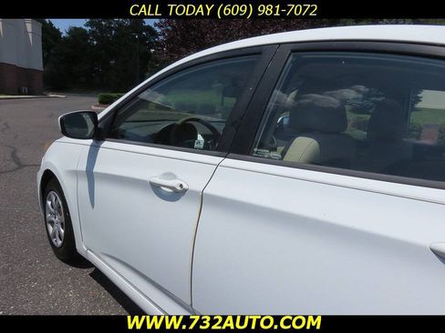 Used 2012 Hyundai Accent GLS FWD image 19