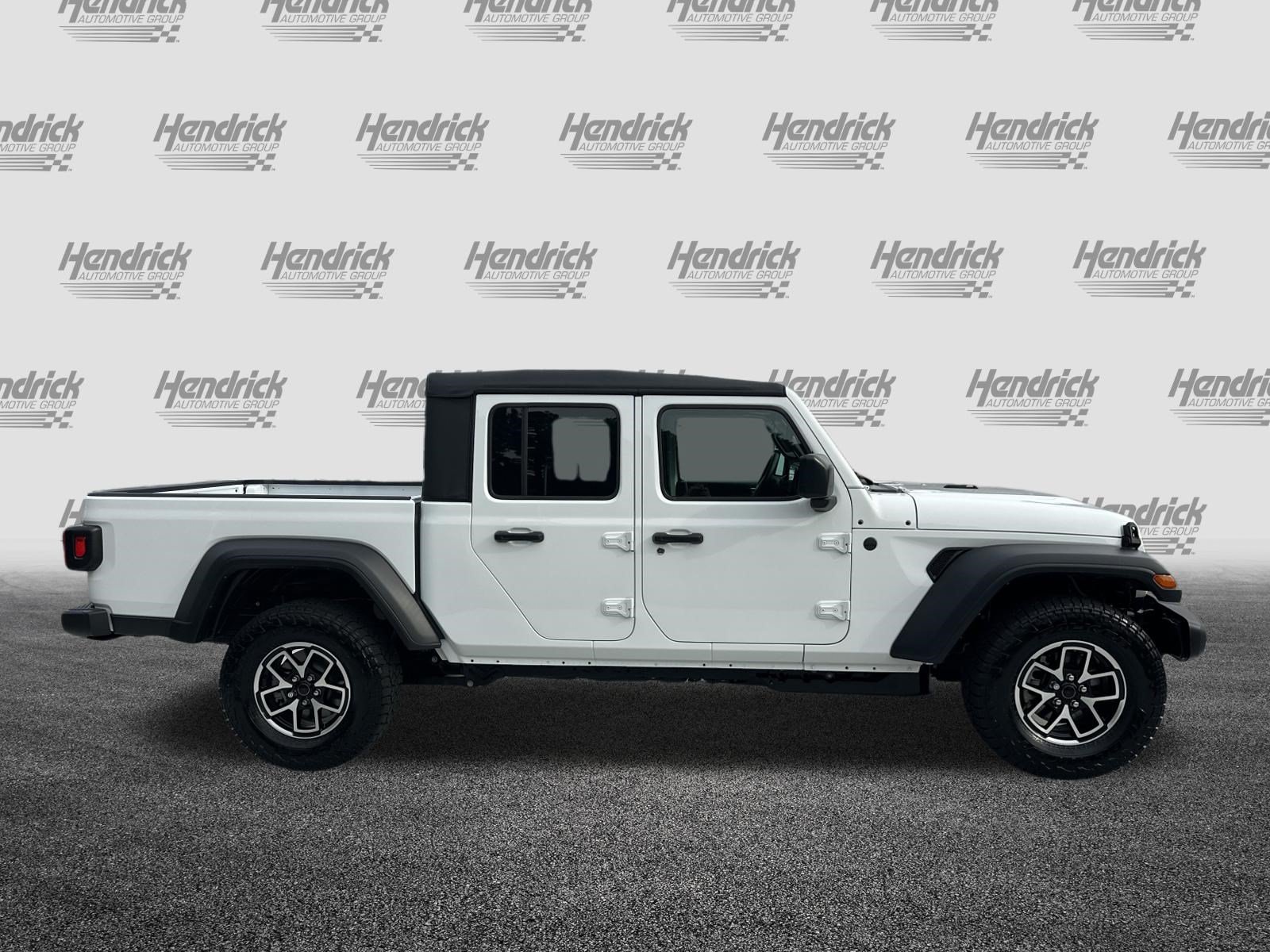 Used 2026 Jeep Gladiator Sport AWD/4WD image 11