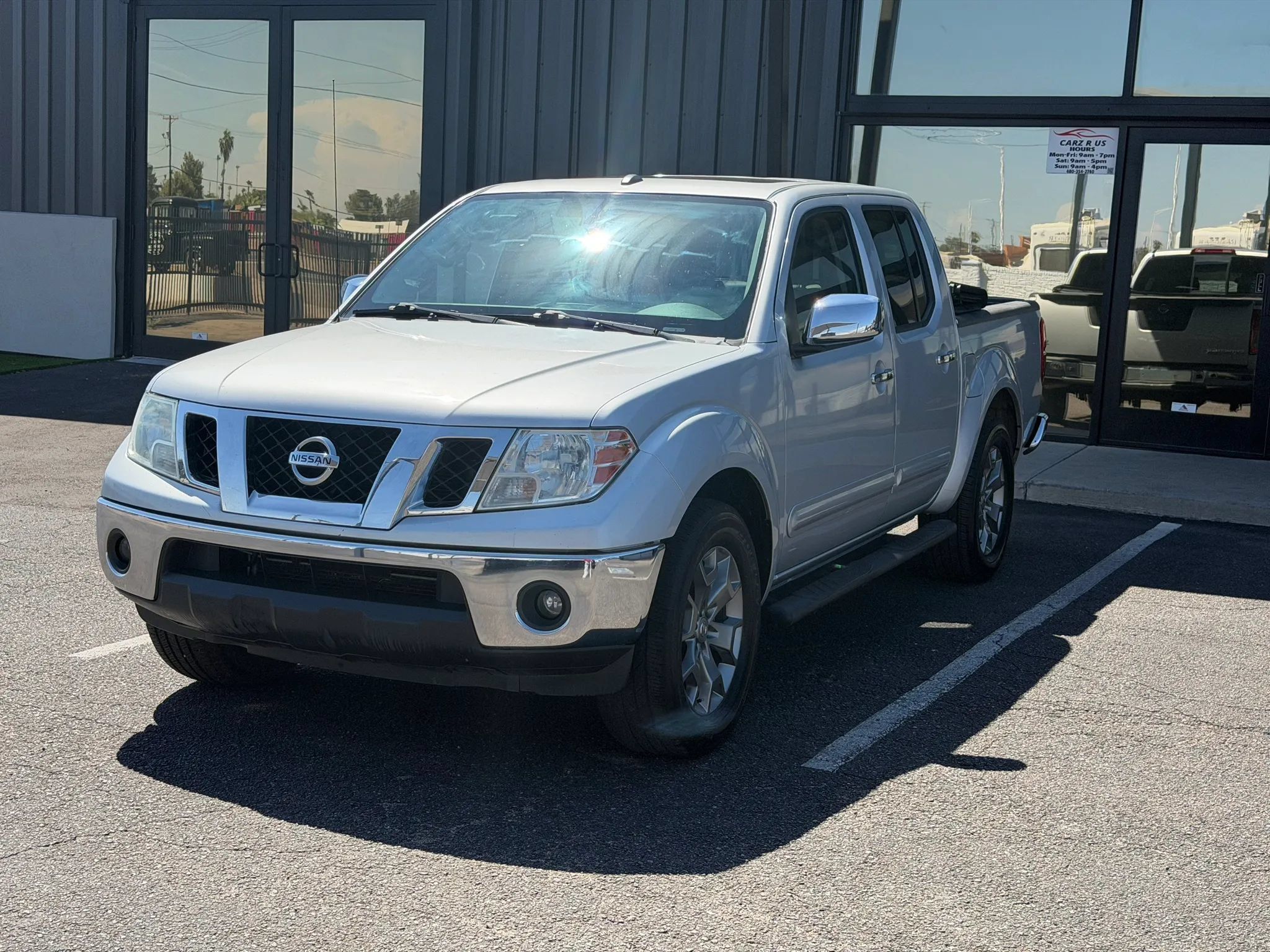 Used 2019 Nissan Frontier SL RWD image 1