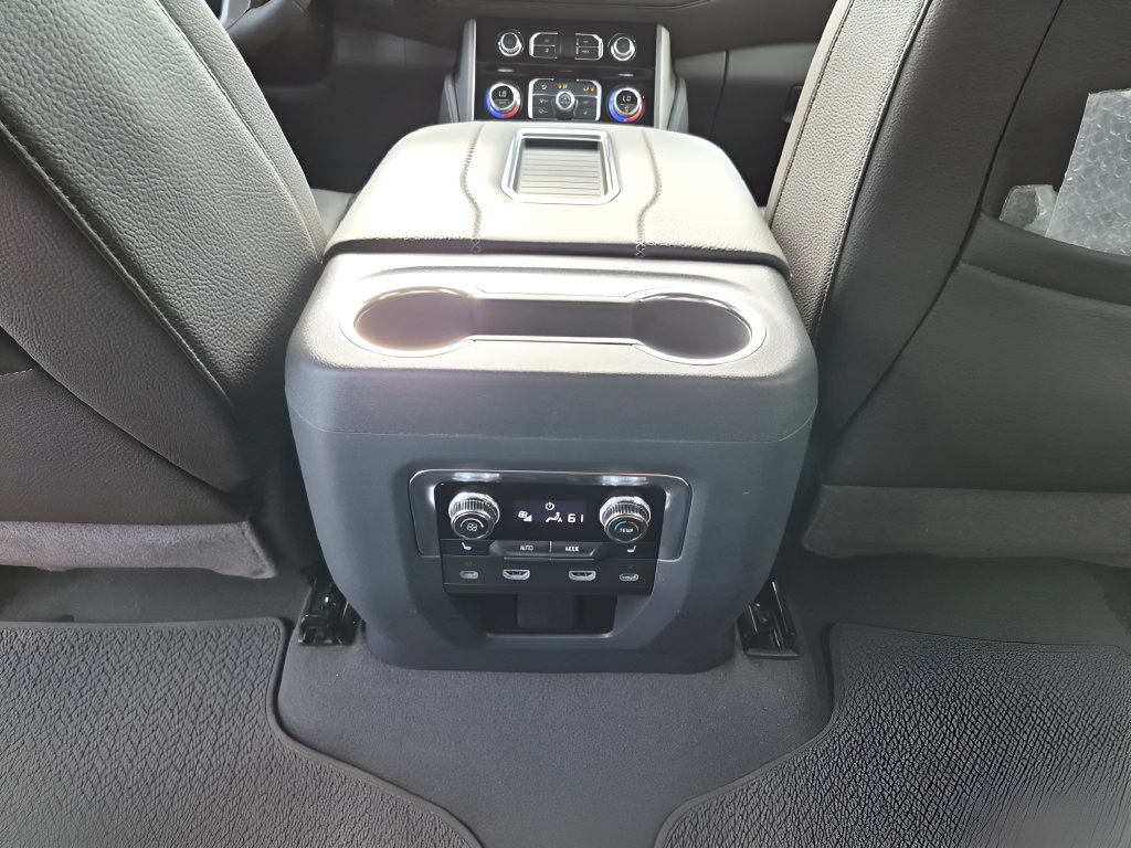 Used 2024 GMC Yukon Denali w/ Advanced Technology Package AWD/4WD image 31