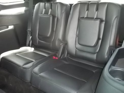 Used 2018 Ford Explorer XLT w/ Equipment Group 202A image 13