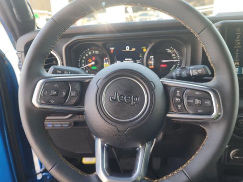 Used 2024 Jeep Wrangler Unlimited Sahara w/ Technology Group image 8