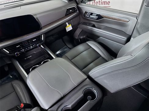 Used 2025 Chevrolet Suburban LT w/ Comfort Package image 25