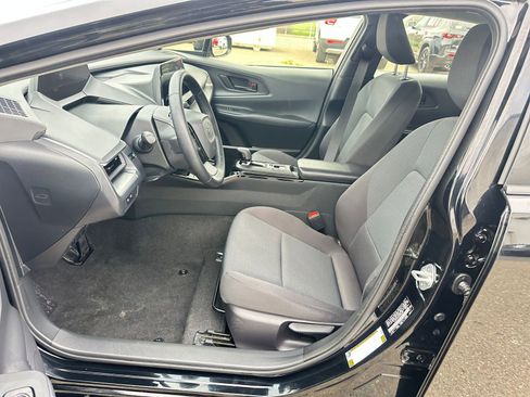 Used 2025 Toyota Prius LE image 27