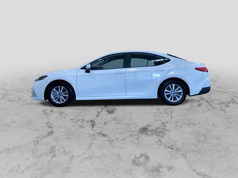 Used 2025 Toyota Camry LE image 8