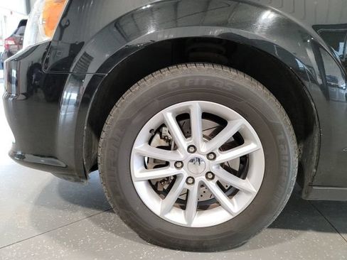 Used 2020 Dodge Grand Caravan SXT FWD image 12