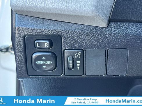 Used 2014 Toyota Corolla LE image 32