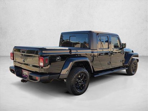 Used 2022 Jeep Gladiator Sport image 5