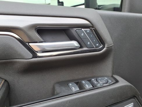 Used 2025 GMC Sierra 2500 AT4 w/ Technology Package image 9