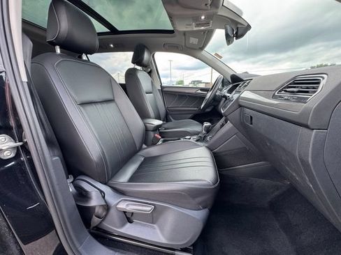 Used 2022 Volkswagen Tiguan SE AWD/4WD image 12