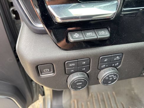 Used 2024 Chevrolet Silverado 2500 High Country w/ Technology Package AWD/4WD image 17