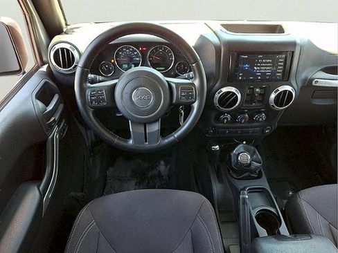 Used 2015 Jeep Wrangler Unlimited Sahara w/ Connectivity Group AWD/4WD image 9