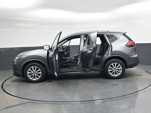 Used 2018 Nissan Rogue SV image 39