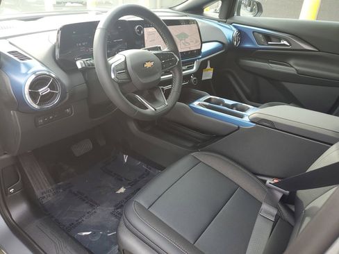 New 2026 Chevrolet Equinox EV LT image 18