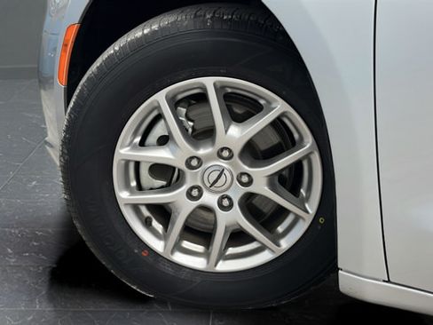 Used 2024 Chrysler Pacifica Touring-L FWD image 34