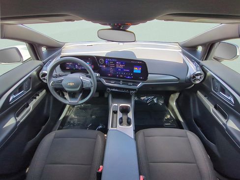 Used 2026 Chevrolet Equinox EV LT FWD image 11