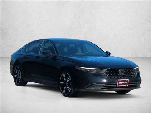 Used 2023 Honda Accord Sport image 3