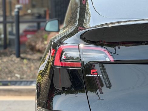 Used 2021 Tesla Model Y Long Range image 15