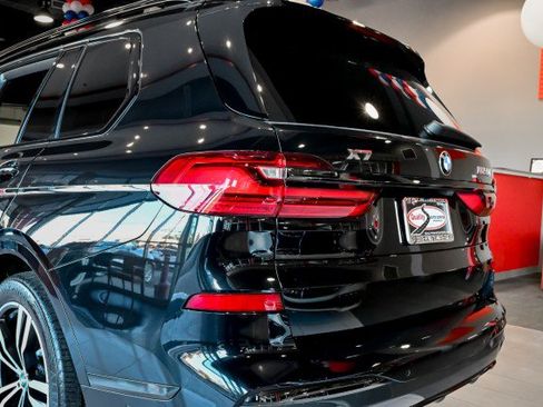 Used 2021 BMW X7 M50i w/ Executive Package image 13