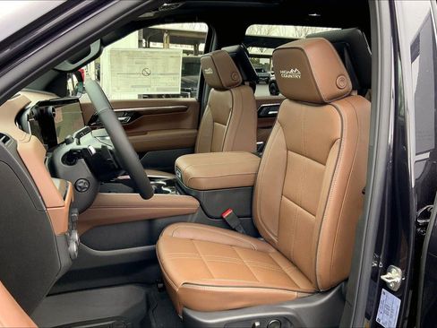 New 2026 Chevrolet Suburban High Country AWD/4WD image 9