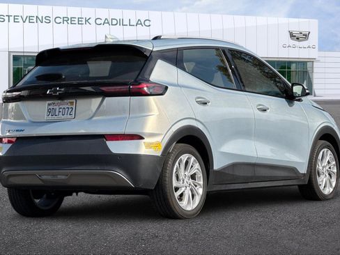 Used 2023 Chevrolet Bolt EUV LT w/ Comfort Package image 3