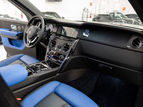 Used 2022 Rolls-Royce Cullinan image 24