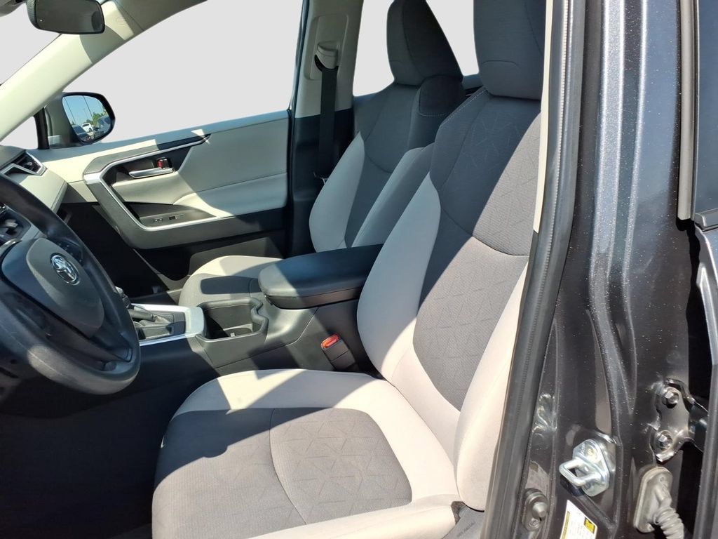 Used 2024 Toyota RAV4 XLE w/ Convenience Package FWD image 18