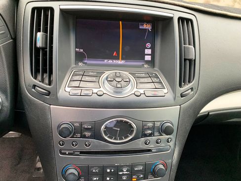 Used 2010 INFINITI G37 Journey w/ Premium Pkg image 8