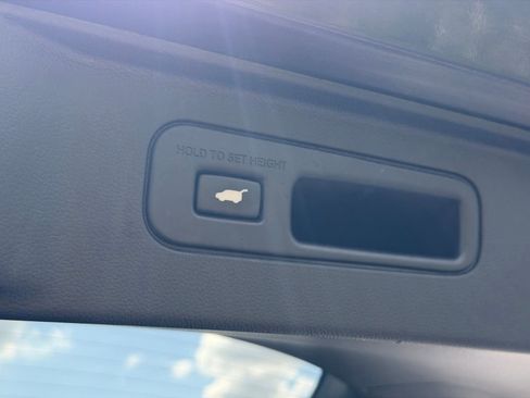 Used 2025 Honda Pilot Touring image 36