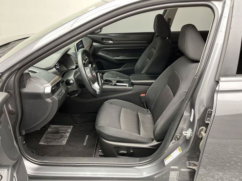 Used 2025 Nissan Altima 2.5 SV FWD image 3