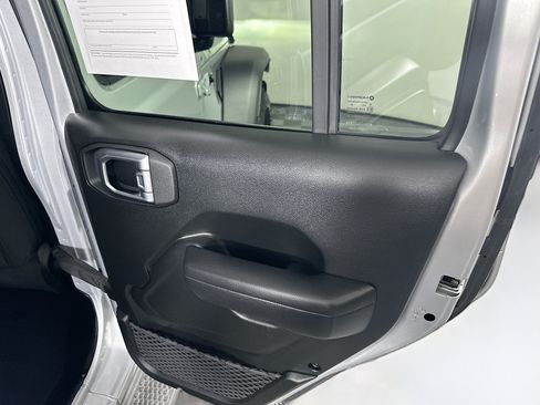 Used 2023 Jeep Wrangler Unlimited w/ Cold Weather Group AWD/4WD image 28