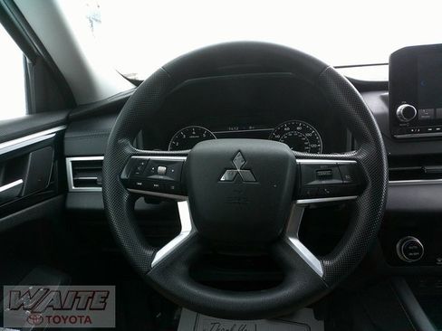 Used 2022 Mitsubishi Outlander ES image 9