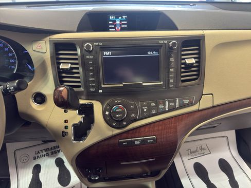 Used 2014 Toyota Sienna Limited w/ Limited Premium Package FWD image 20