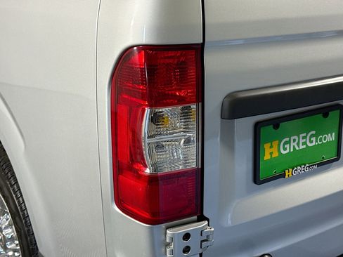 Used 2018 Nissan NV 3500 SL image 34