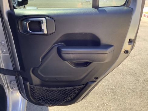 Used 2021 Jeep Wrangler Unlimited Rubicon AWD/4WD image 38